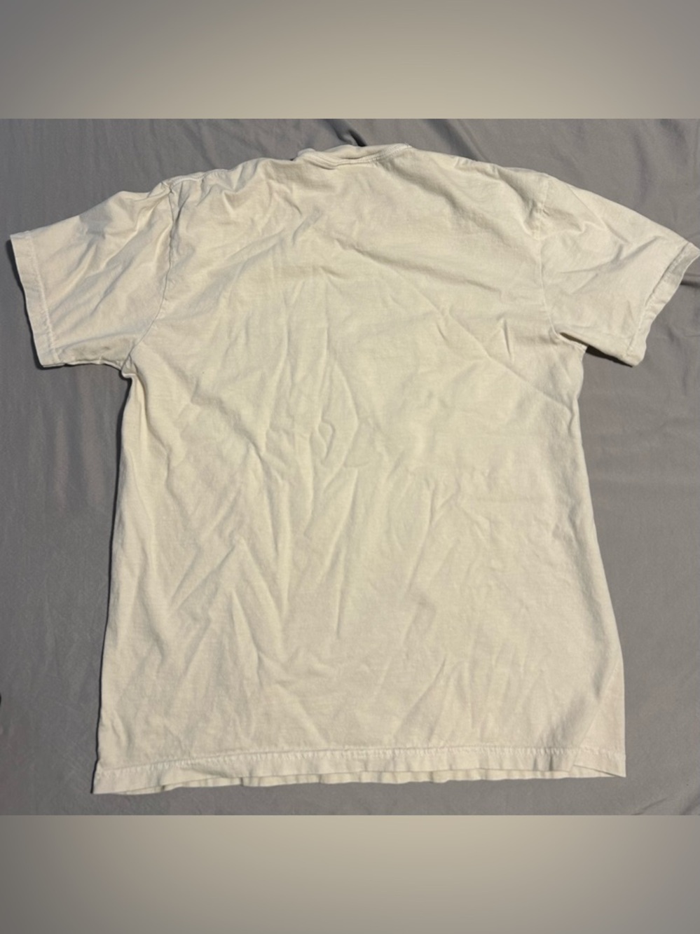 Gildan Cream Crew Neck Tee with Printed Care Label- size s/m - Picture 2 of 4